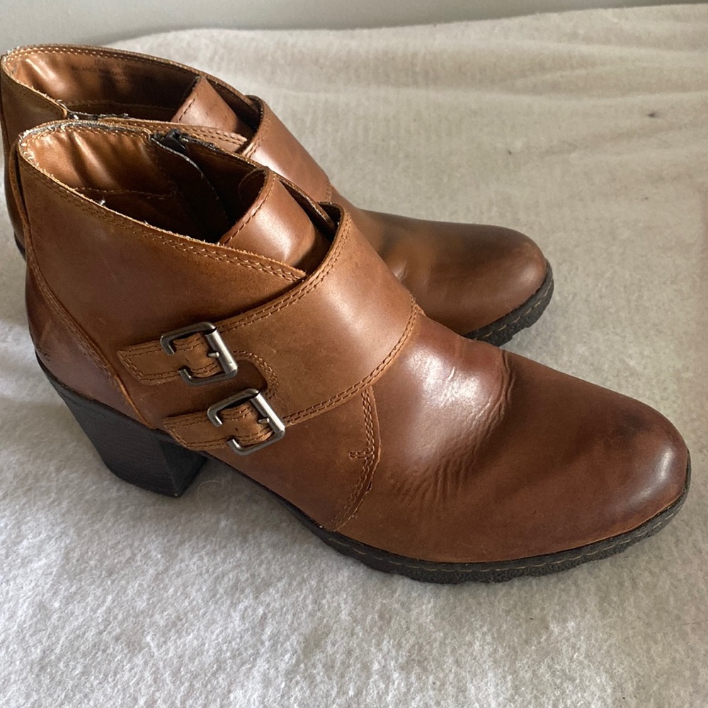 Born BOC leather ankle boots booties buckles women's size 9.5
